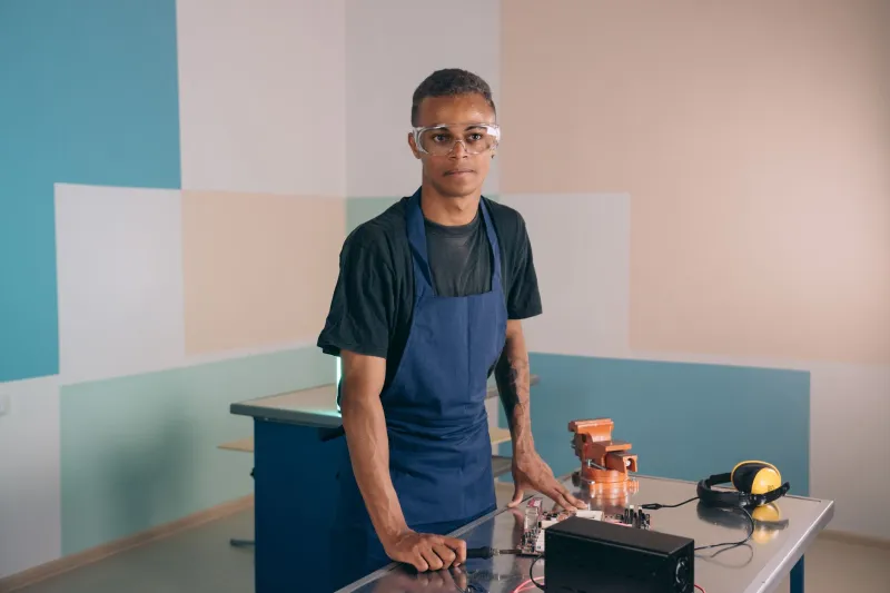 Skip the Student Loans: Why Apprentices Are Winning the Earnings Race